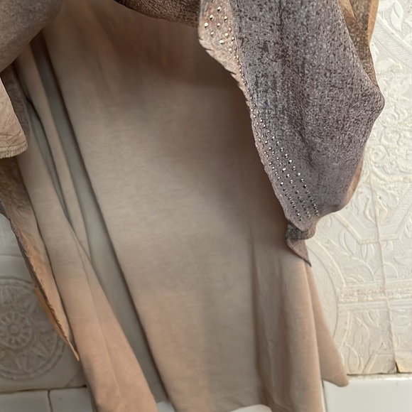One World Tan/Brown Blouse W/Build in Tank.Embellishments Throughout Blouse.FIRM - Picture 9 of 10